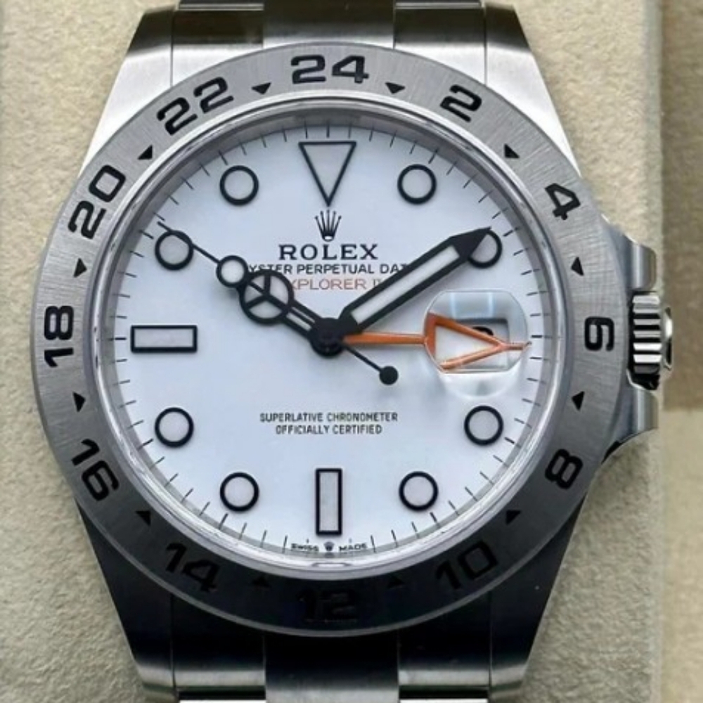 Silver and white Stainless Steel explorer Watch with box - Picture 5 of 8